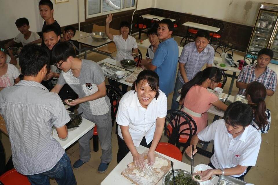 学术质量部组织学员包饺子活动